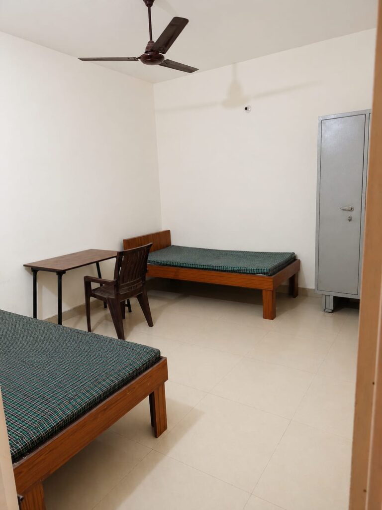 Non AC PG room woth common washroom at Neeldhari House Rajpura"