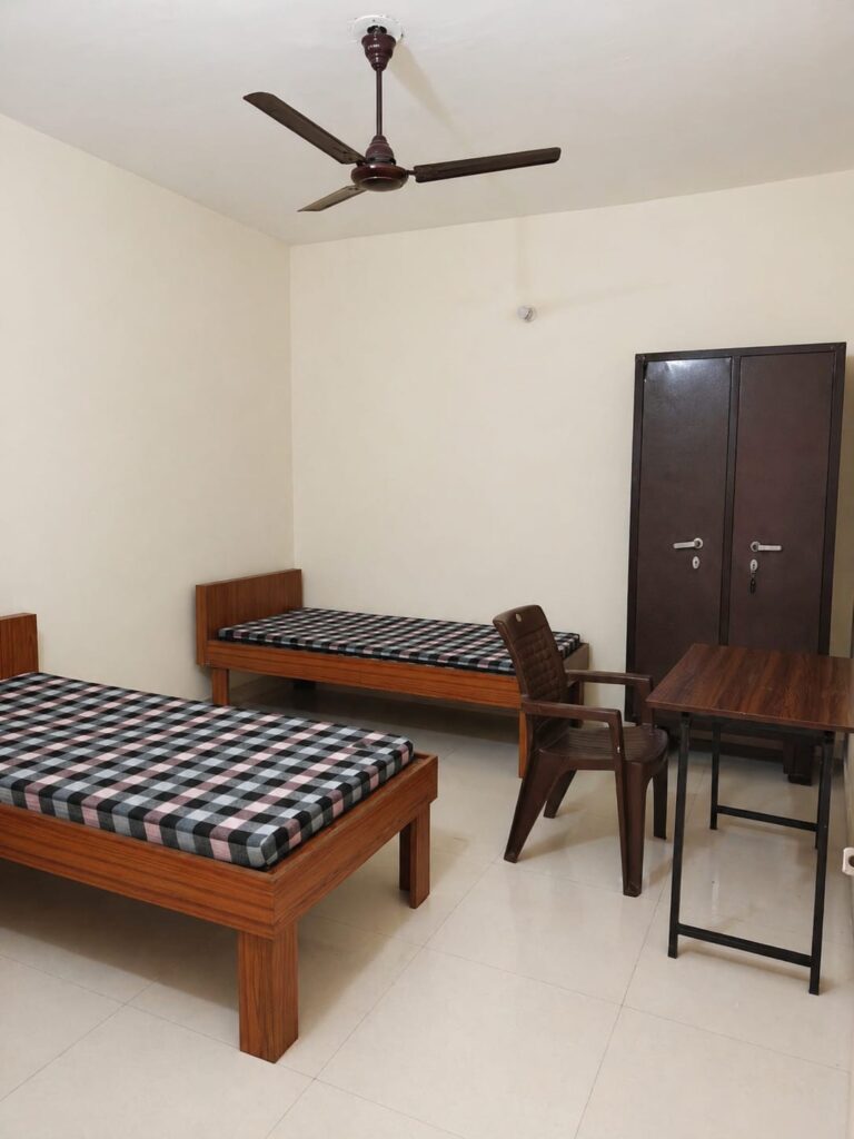 Non AC PG room with common washroom at Neeldhari House Rajpura"